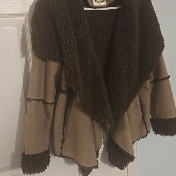 Beulah Brown and Tan Teddy Jacket with Plush Collar - Picture 3 of 7